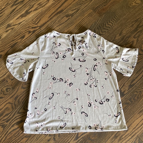 NWT Lauren Conrad Blue and Pink Floral Top - Picture 2 of 3